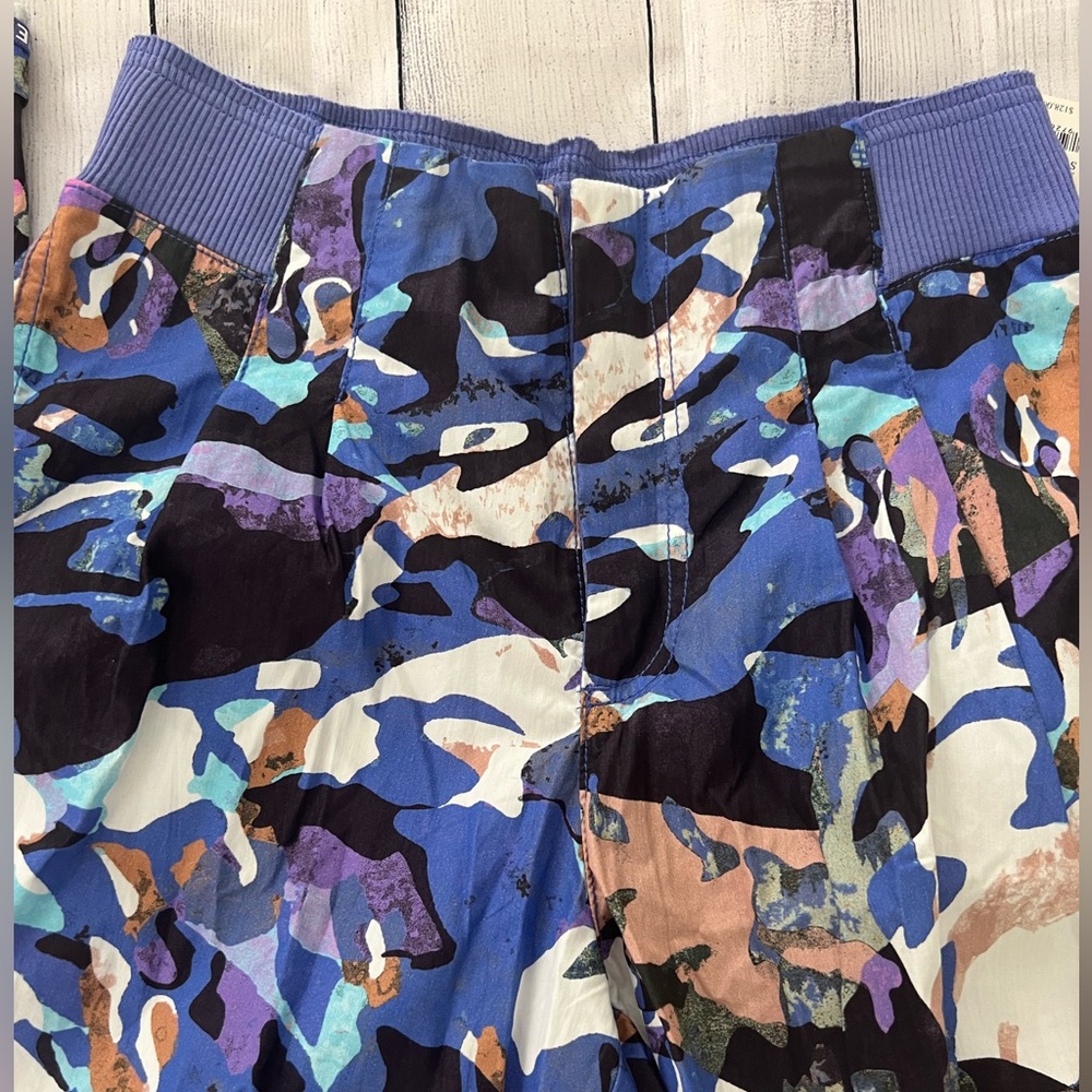 BRAND NEW! FREE PEOPLE Mesmerize Me Print Cargo Pants